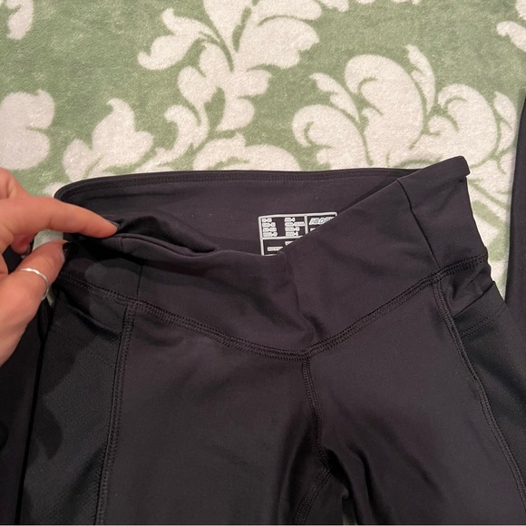 New balance black leggings / athletic tights - Picture 6 of 13